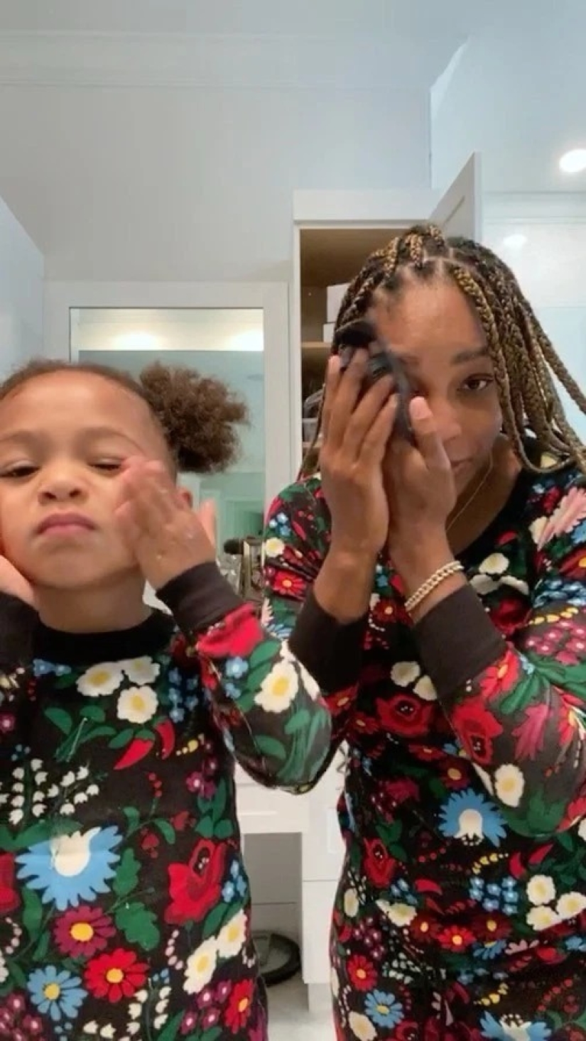 Mom's copy: a new fashion trend - stars and their daughters in identical outfits