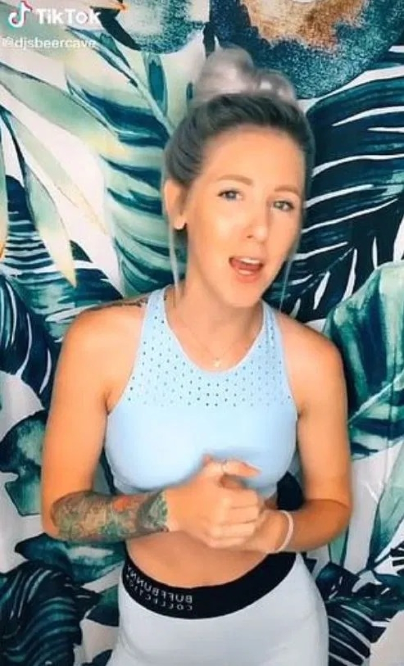 Money under your feet: a flight attendant receives tidy sums and gifts for photos of feet