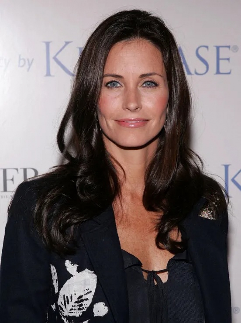 Monica, Rachel and Phoebe now: how the actresses of the TV series "Friends"have changed Monica, Rachel and Phoebe now: how the actresses of the TV series "Friends"have changed