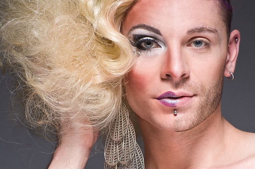 Mostrar la cara de burla a la diva con maquillaje y sin el proyecto Leland Bobba