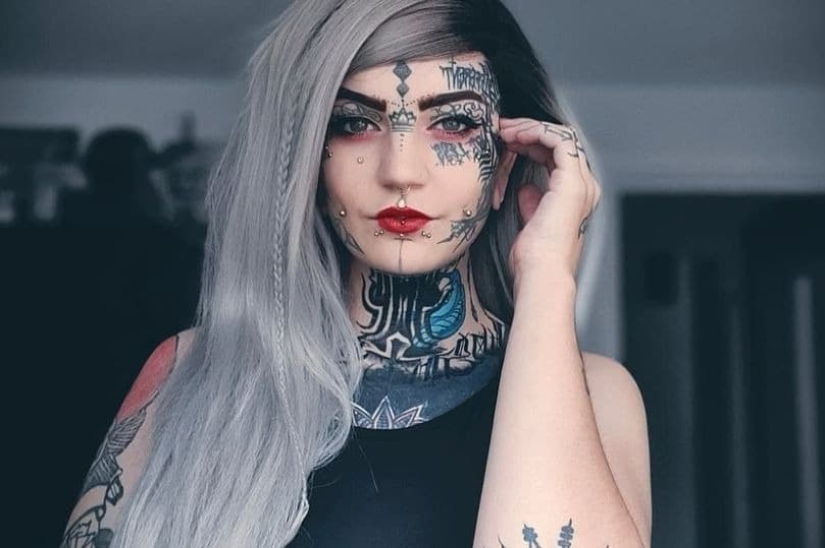 Mother in tattoos faces trolling, but is not going to change her image Mother in tattoos faces trolling, but is not going to change her image