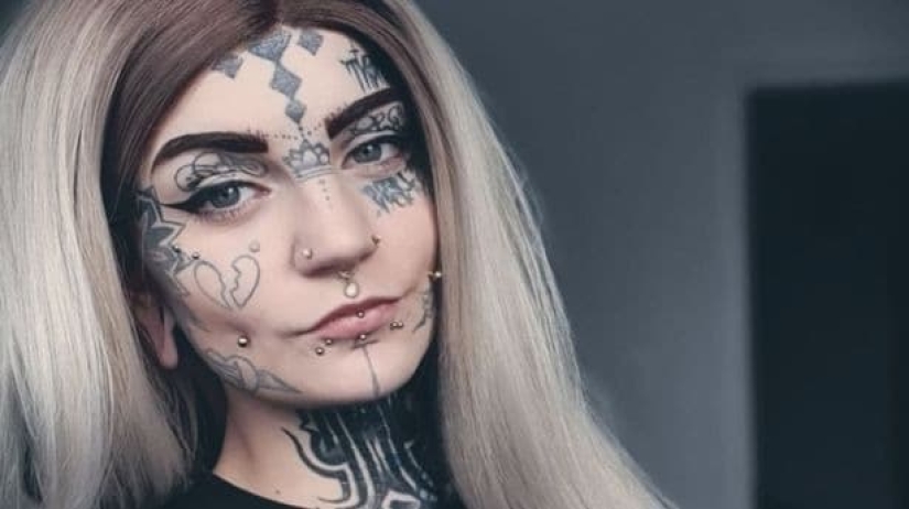 Mother in tattoos faces trolling, but is not going to change her image Mother in tattoos faces trolling, but is not going to change her image
