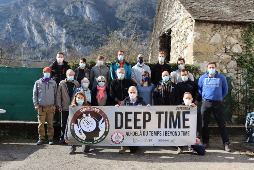 Más allá del tiempo: 15 voluntarios en Francia se va a mantener en completo aislamiento en la cueva durante 40 días