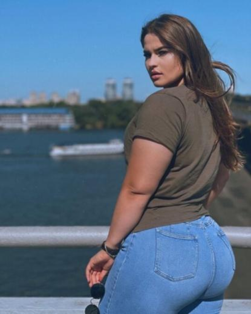 Natalia Polosenko is a Ukrainian special Forces girl nicknamed "The Machine" Natalia Polosenko is a Ukrainian special Forces girl nicknamed "The Machine"