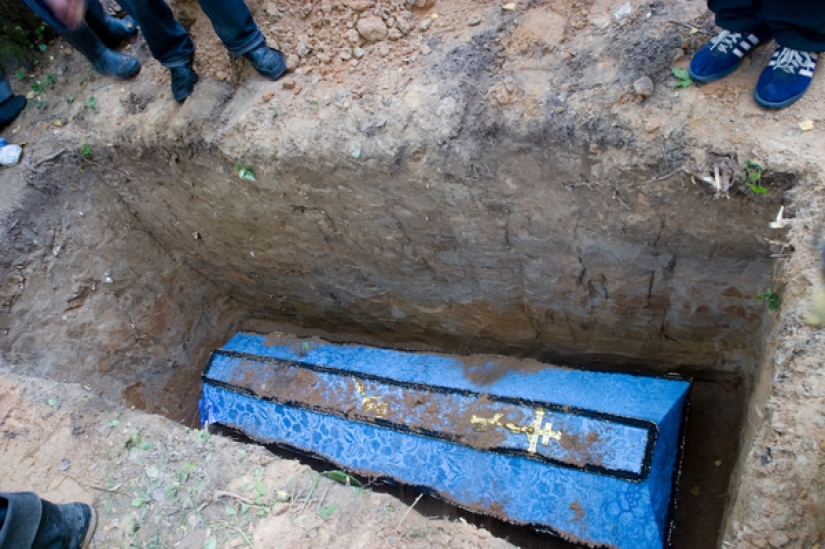 "Near your House": the Russian village in the works of Andrey Kremenchuk