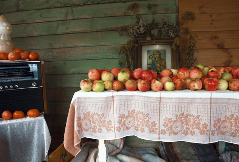 "Near your House": the Russian village in the works of Andrey Kremenchuk