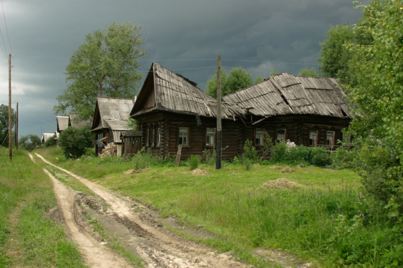 "Near your House": the Russian village in the works of Andrey Kremenchuk
