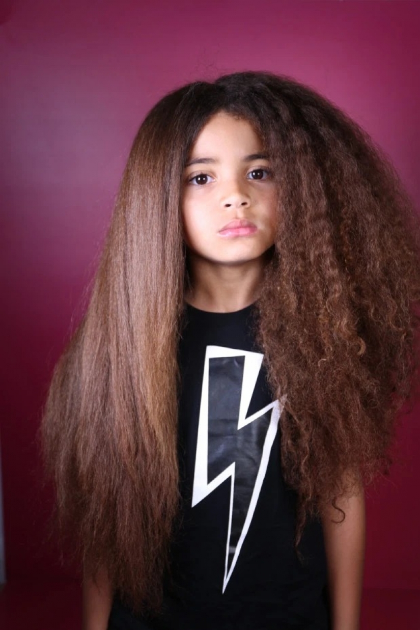 Ni chico ni chica: ¿qué clase de truco inventado por una madre a su hijo le ha permitido ir a la escuela con el pelo largo