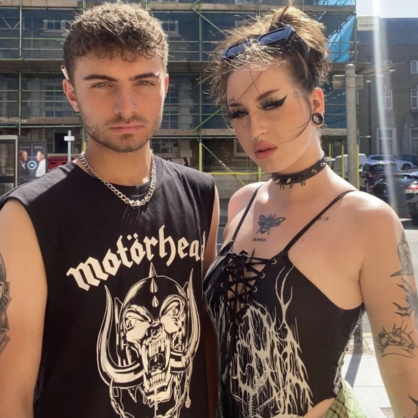 No es una prostituta, pero el estilo es así: los trolls insultan a una joven madre a causa de trajes reveladores No es una prostituta, pero el estilo es así: los trolls insultan a una joven madre a causa de trajes reveladores