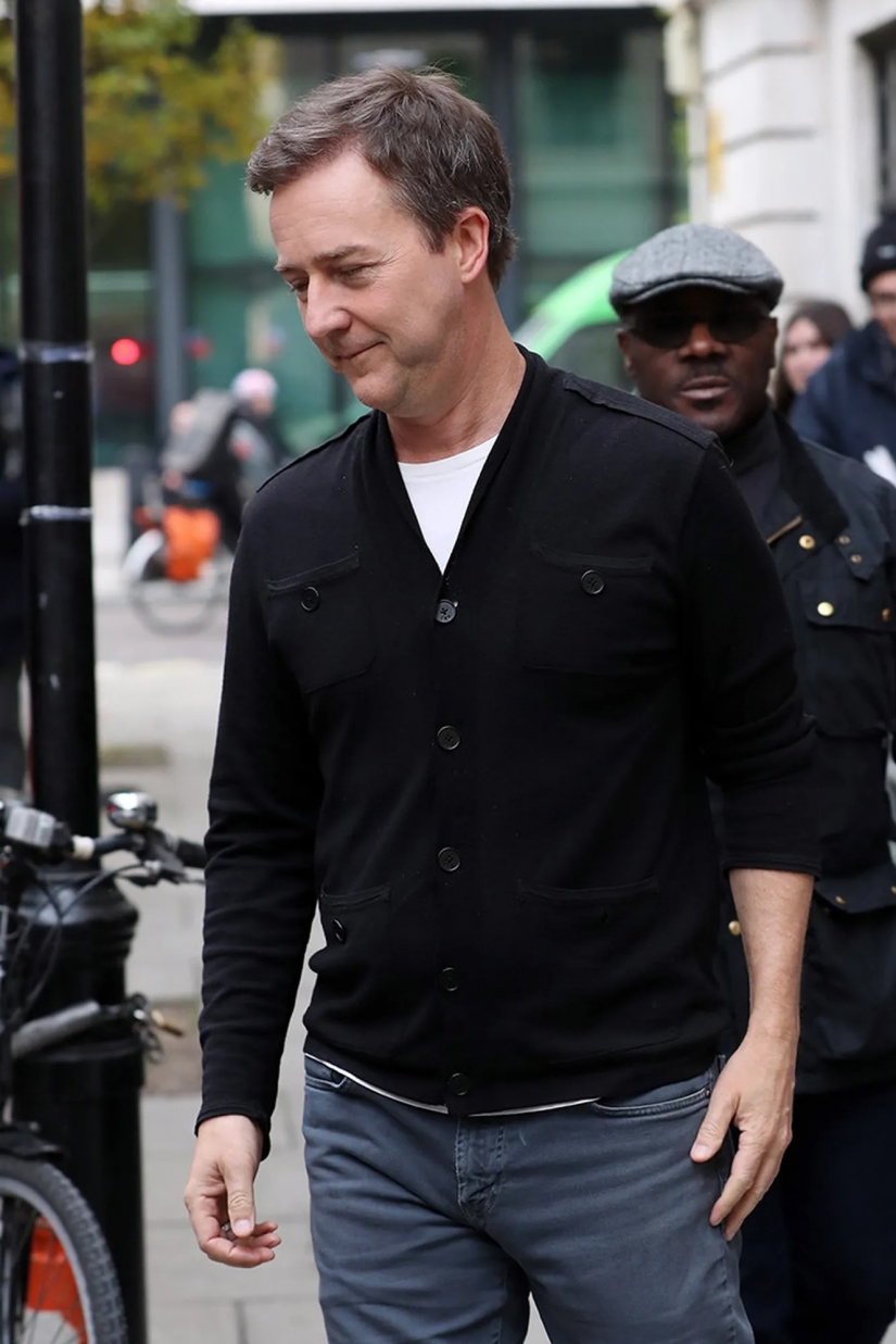 No more sex symbols! 8 Hollywood hotties who scored on themselves