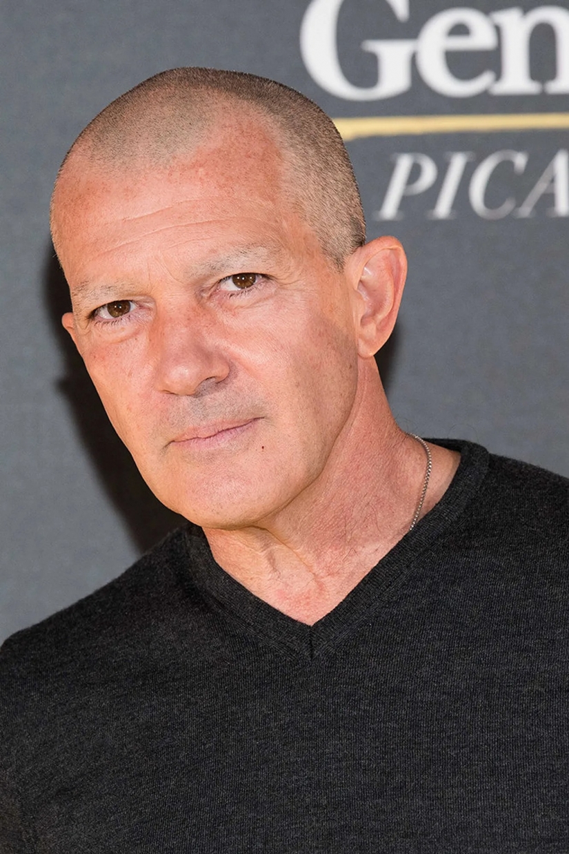 No more sex symbols! 8 Hollywood hotties who scored on themselves