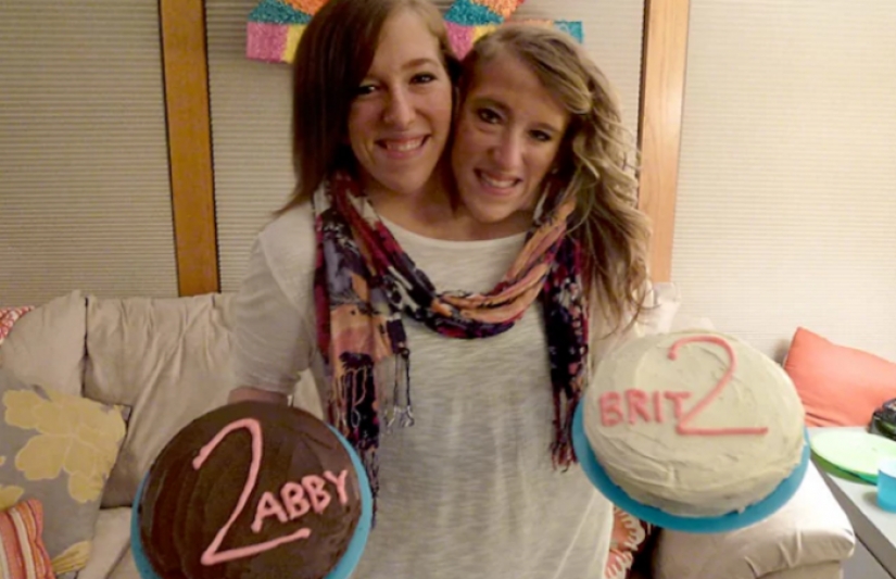 One body for two: how do Siamese twins Abigail and Brittany Hensel live?