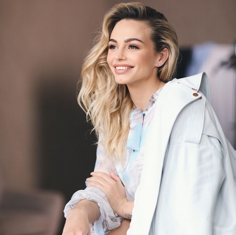 Otfutbol me completamente: 5 jugadores de fútbol rusos calientes en uniforme y sin