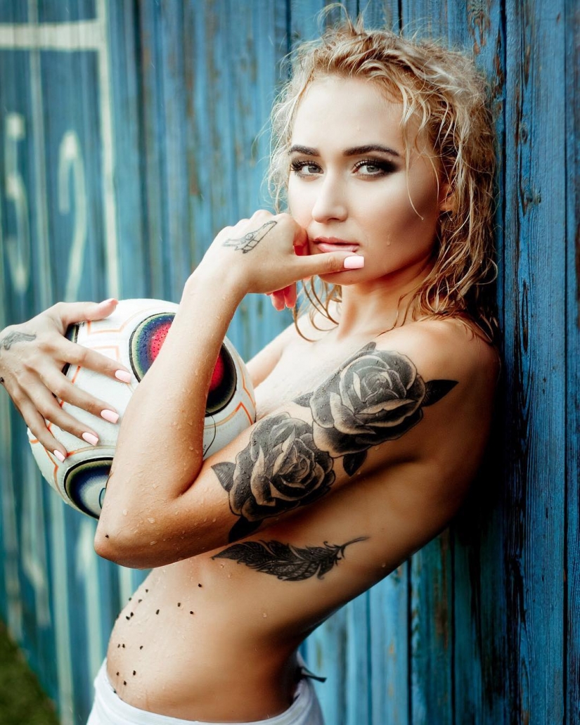 Otfutbol me completely: 5 hot Russian football players in uniform and without