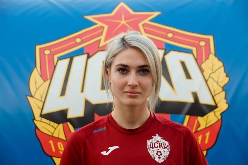 Otfutbol me completely: 5 hot Russian football players in uniform and without