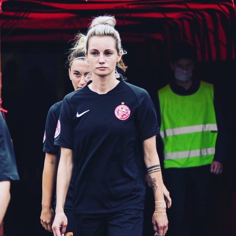 Otfutbol me completely: 5 hot Russian football players in uniform and without