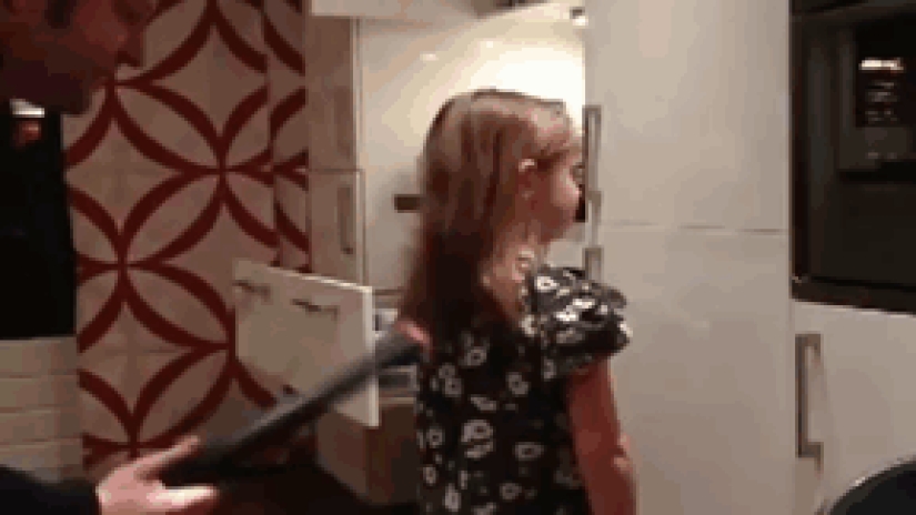 Papa Hat: Por qué no se debe confiar en los niños pequeños a sus propios padres Papa Hat: Por qué no se debe confiar en los niños pequeños a sus propios padres