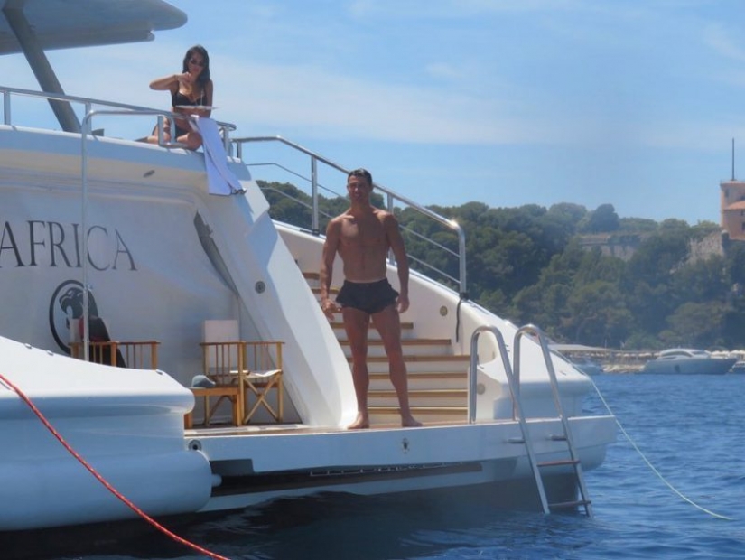 Paradise on the waves: aboard Cristiano Ronaldo's luxury yacht, worth millions