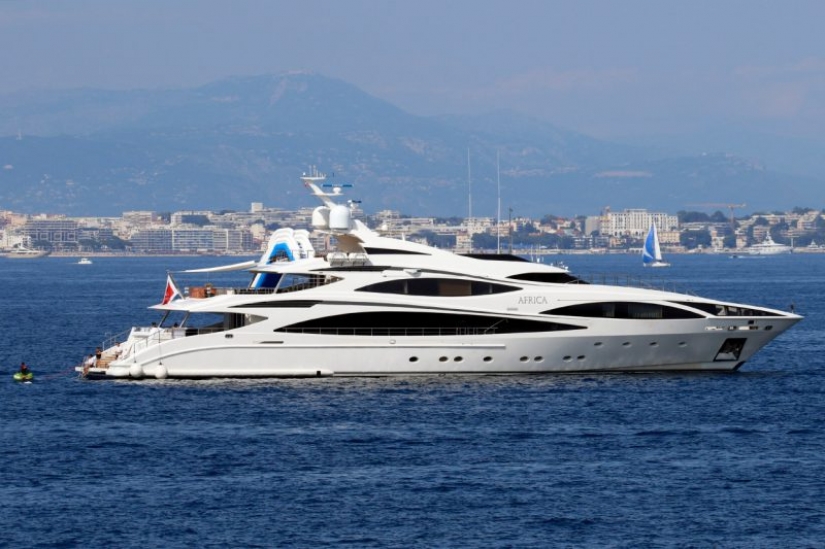 Paradise on the waves: aboard Cristiano Ronaldo's luxury yacht, worth millions Paradise on the waves: aboard Cristiano Ronaldo's luxury yacht, worth millions