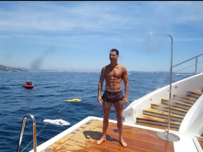 Paradise on the waves: aboard Cristiano Ronaldo's luxury yacht, worth millions Paradise on the waves: aboard Cristiano Ronaldo's luxury yacht, worth millions