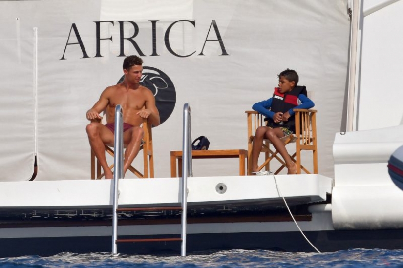 Paraíso sobre las olas: a bordo del yate de lujo de Cristiano Ronaldo, valorado en millones Paraíso sobre las olas: a bordo del yate de lujo de Cristiano Ronaldo, valorado en millones