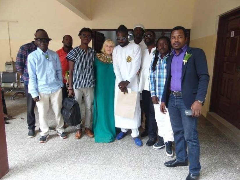 Pasiones africanas: cómo una mujer británica de 68 años se convirtió en víctima del engaño de un joven amante de Ghana