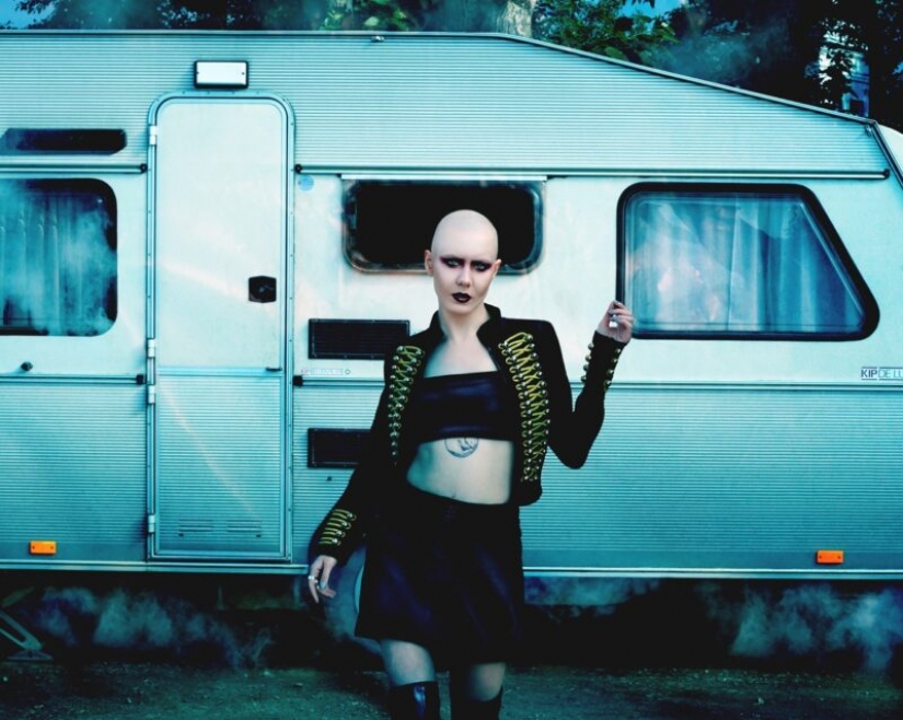 Photo project based on emotions: "The World of Singles"