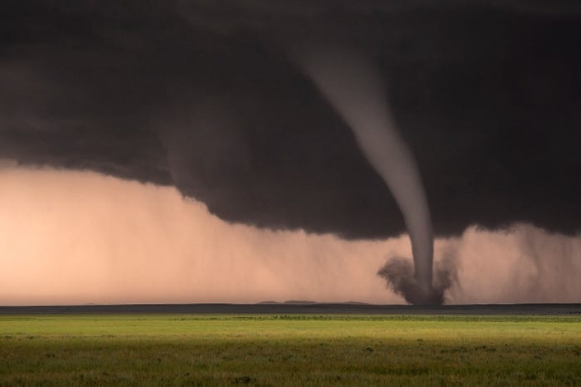 Photographer spent 7 years chasing storms through Tornado Alley