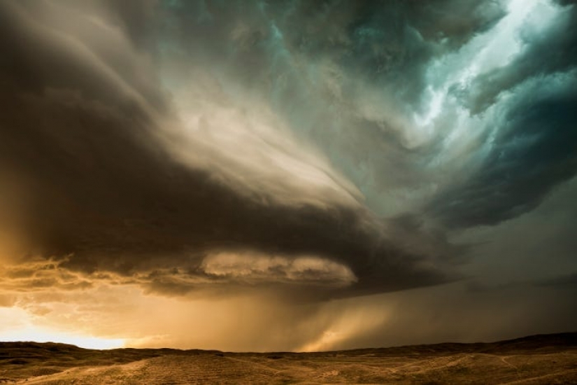 Photographer spent 7 years chasing storms through Tornado Alley