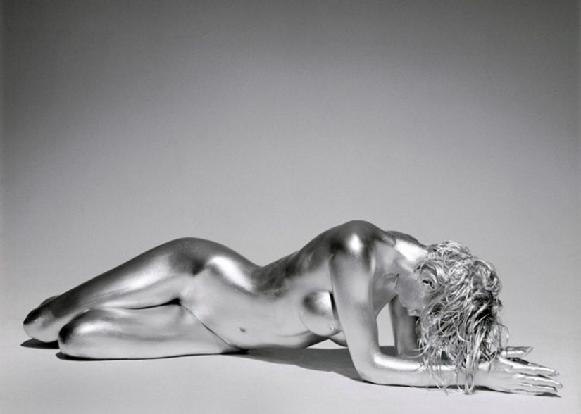 Photographer turns women into living sculptures Photographer turns women into living sculptures