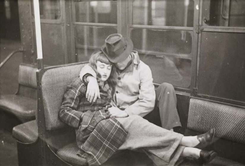Photographs of the New York subway of the 1940s taken by a young Stanley Kubrick