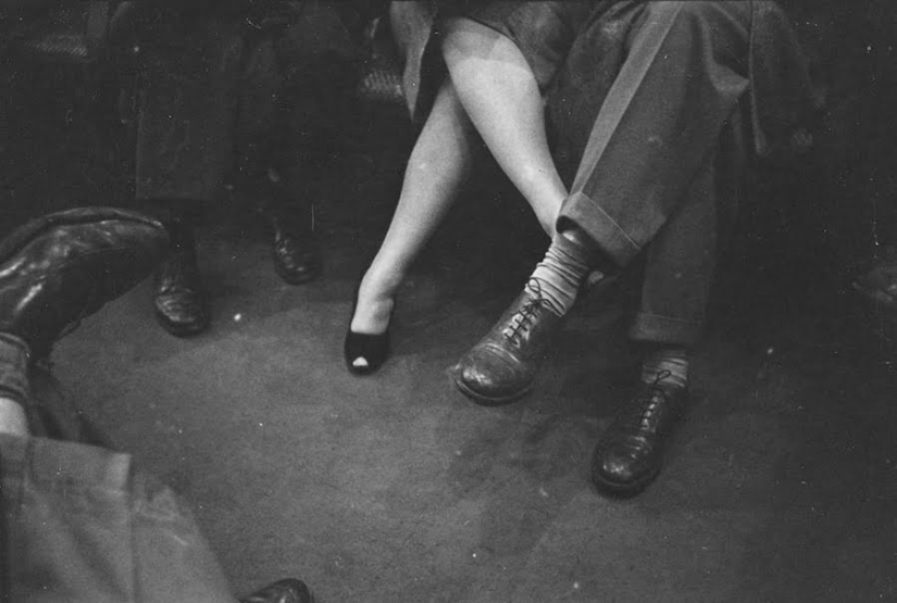 Photographs of the New York subway of the 1940s taken by a young Stanley Kubrick