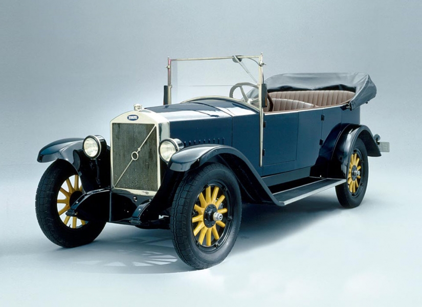 Pioneers: what models did the history of automakers begin with
