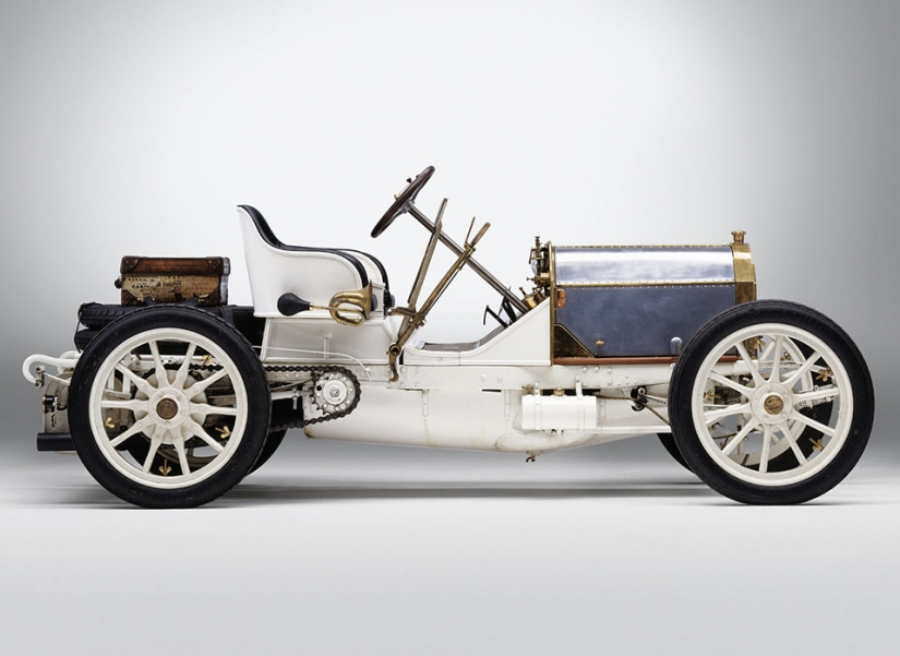 Pioneers: what models did the history of automakers begin with