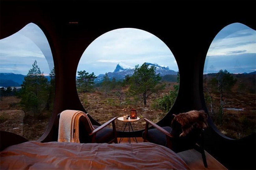 Pájaro cuadros con vistas de los fiordos y montañas de Noruega Pájaro cuadros con vistas de los fiordos y montañas de Noruega