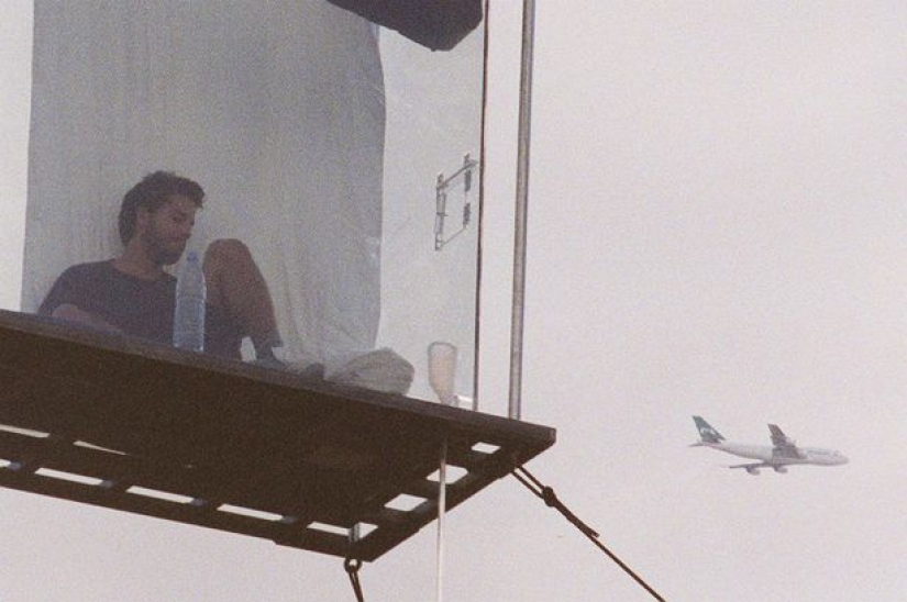 Playful pen: the most dangerous stunts illusionist David blaine Playful pen: the most dangerous stunts illusionist David blaine