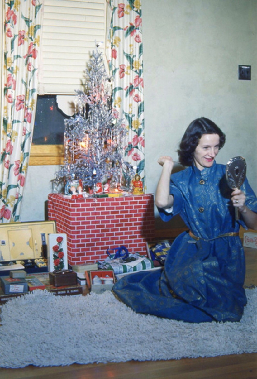 Playful photo under the Christmas tree from old albums