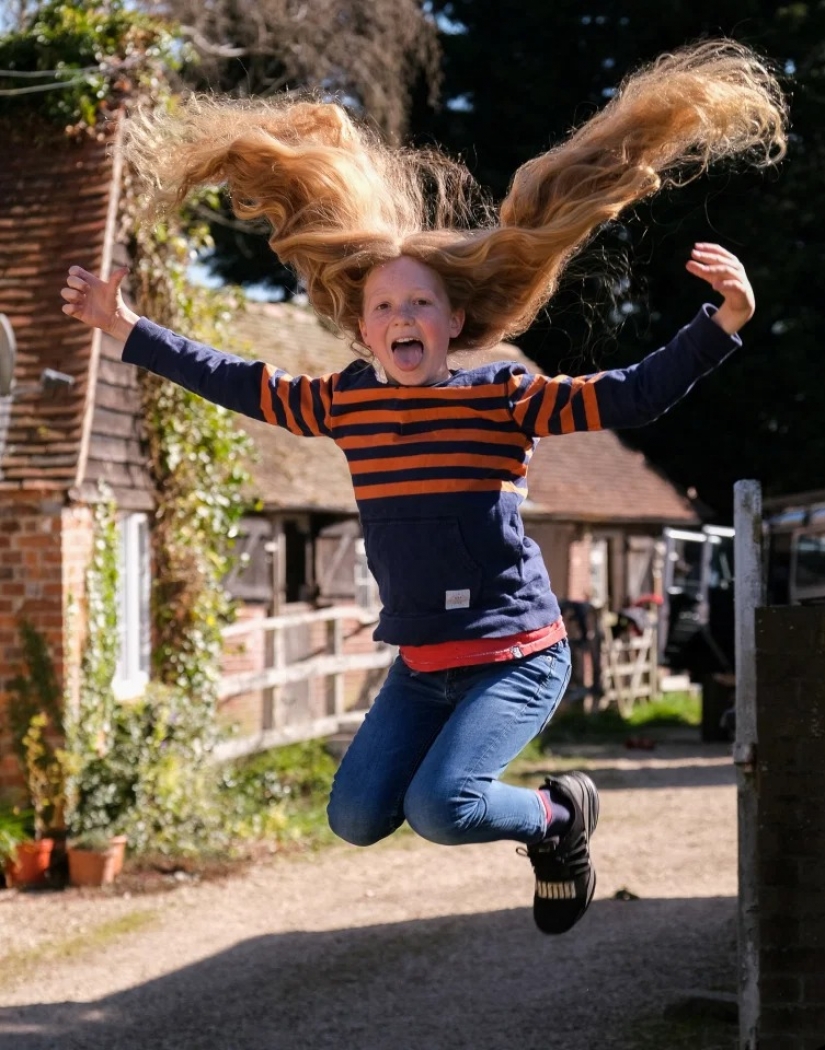 ¿Por qué a este chico de 12 años le creció el pelo tan largo?