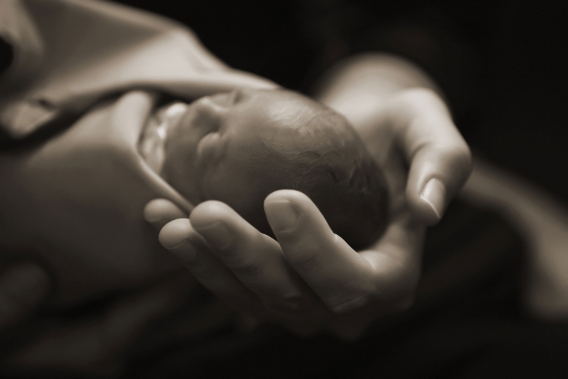 ¿Por qué la gente muestra al mundo fotos de sus hijos muertos y por qué no deben ser condenados