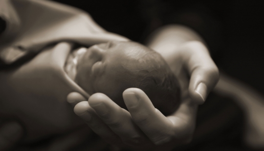 ¿Por qué la gente muestra al mundo fotos de sus hijos muertos y por qué no deben ser condenados ¿Por qué la gente muestra al mundo fotos de sus hijos muertos y por qué no deben ser condenados