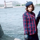 Por qué la ropa de hombre y mujer se sujeta en lados diferentes