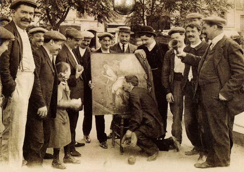 ¿Por qué los franceses besan a la camarera del pueblo en el quinto punto