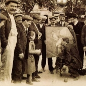¿Por qué los franceses besan a la camarera del pueblo en el quinto punto