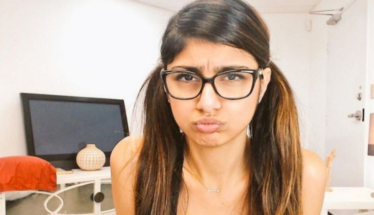 Porn star Mia Khalifa sells her legendary glasses