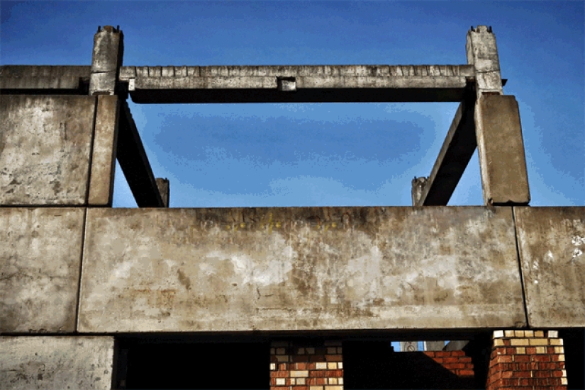 Power in Motion: Fotógrafo español convierte graffiti callejero en GIF