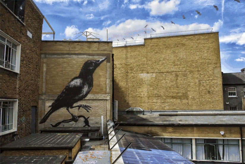 Power in Motion: Spanish photographer turns street graffiti into GIF