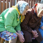 Prices, a stupid grandson and onion husks: memes for pensioners appeared on the network