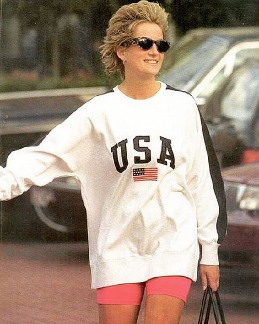 Princess Diana in bicycles in the photo of the 1990s