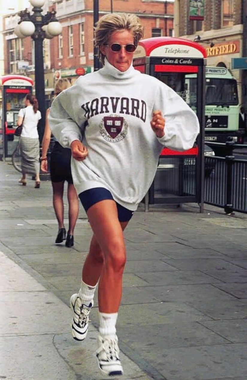 Princess Diana in bicycles in the photo of the 1990s