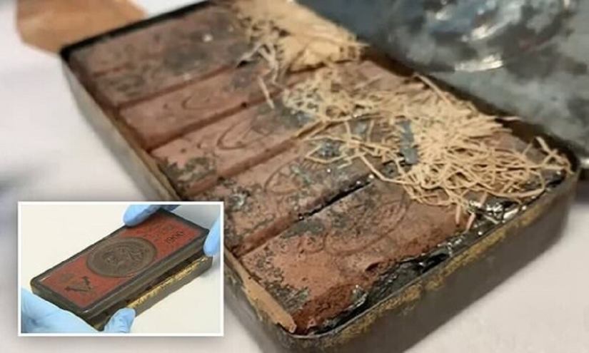 Qué aspecto tiene un chocolate de 120 años, que se encontró entre las cosas de un poeta australiano Qué aspecto tiene un chocolate de 120 años, que se encontró entre las cosas de un poeta australiano